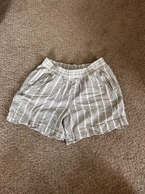 Briggs New York Gray & White Striped Women's Shorts